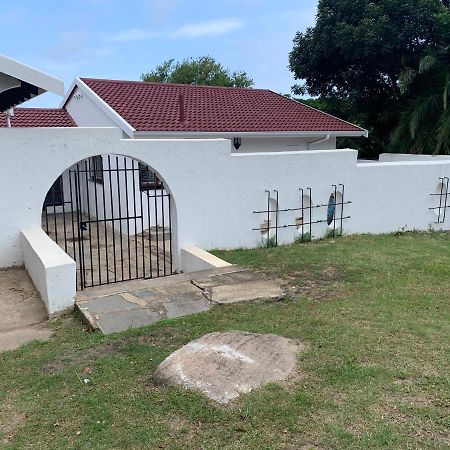 White House Lodge In Scotburgh Scottburgh Exteriör bild