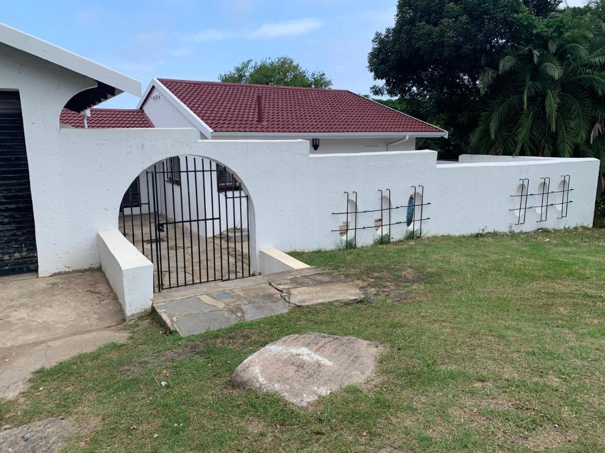 White House Lodge In Scotburgh Scottburgh Exteriör bild